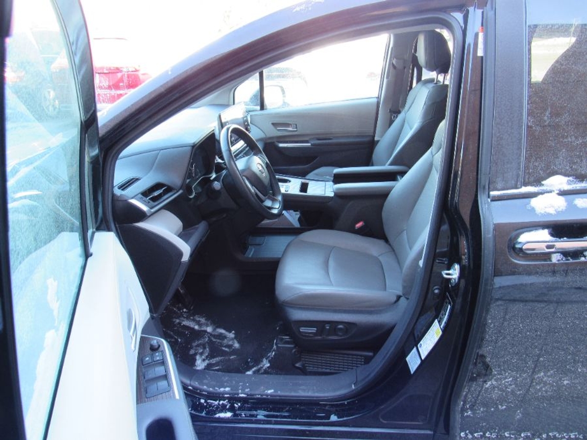 2024 TOYOTA SIENNA - Image 3