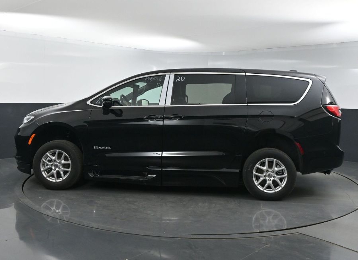2025 CHRYSLER PACIFICA - Image 5