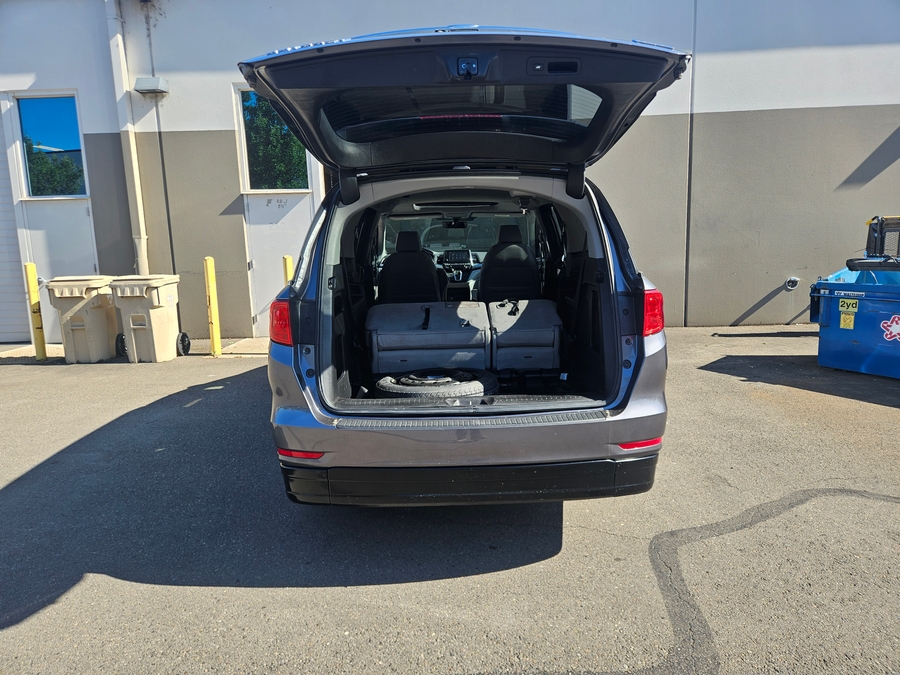 Grey Honda Odyssey image number 8