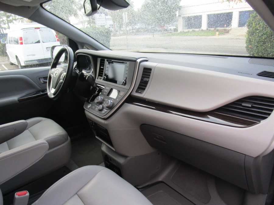 Used 2020 Toyota Sienna XLE Base - BraunAbility Side Entry Entry Fold Out Automatic Ramp