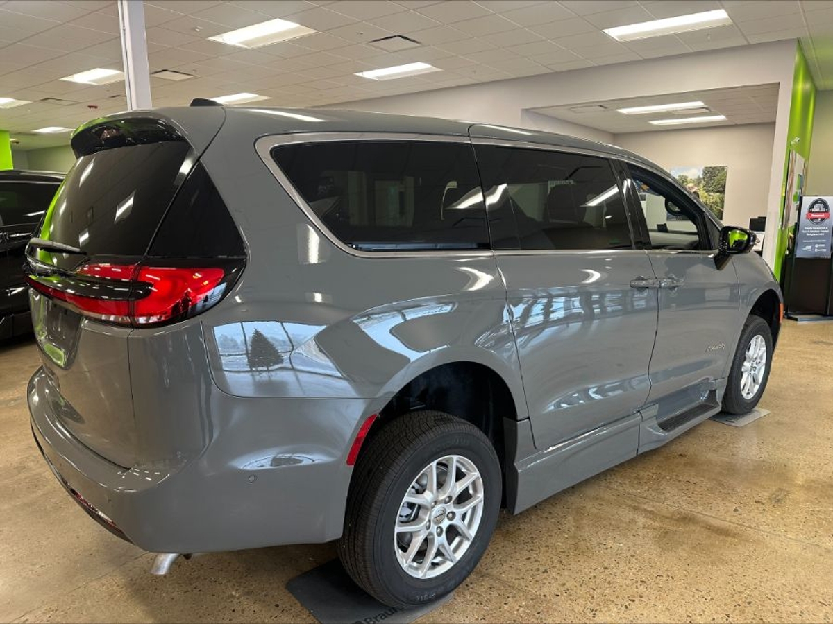 2025 CHRYSLER PACIFICA - Image 6