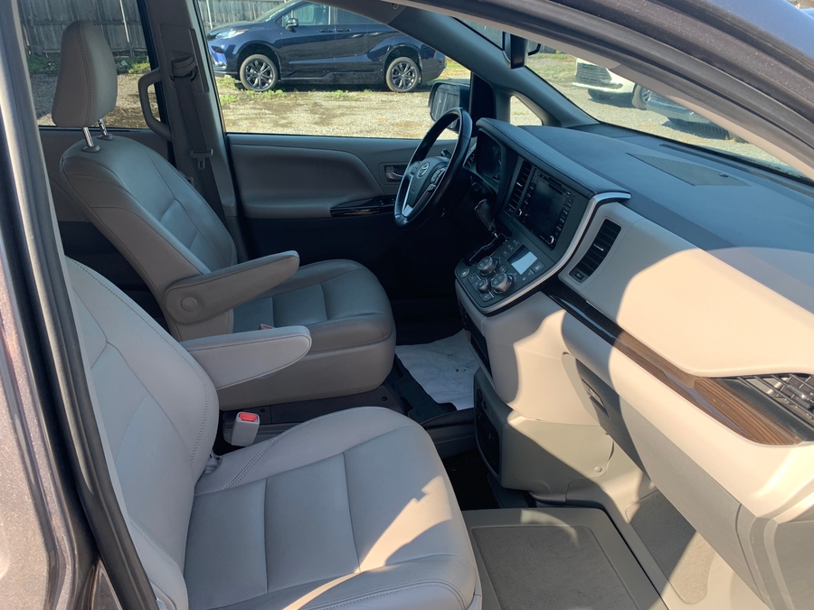 Used 2020 Toyota Sienna XLE - BraunAbility Side Entry In Floor Automatic Ramp