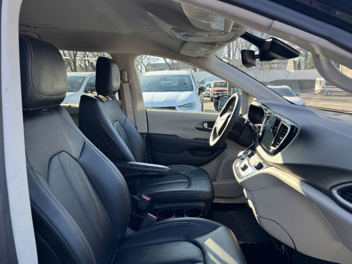 2024 CHRYSLER PACIFICA - Image 17