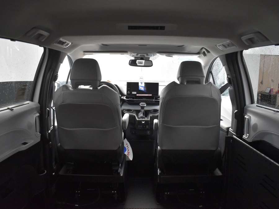 New 2025 Toyota Sienna Hybrid XLE Plus - BraunAbility Side Entry Entry Fold Out Automatic Ramp