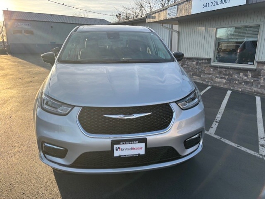 Used 2024 Chrysler Pacifica Touring L - VMI Side Entry Entry In Floor Automatic Ramp