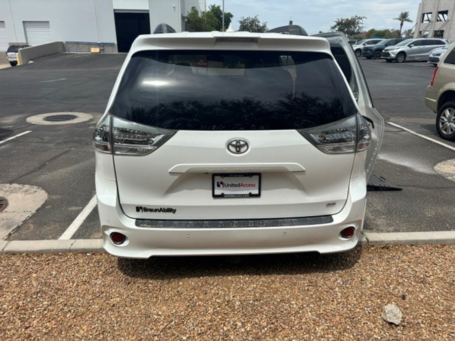 Used 2020 Toyota Sienna SE - BraunAbility Side Entry In Floor Automatic Ramp