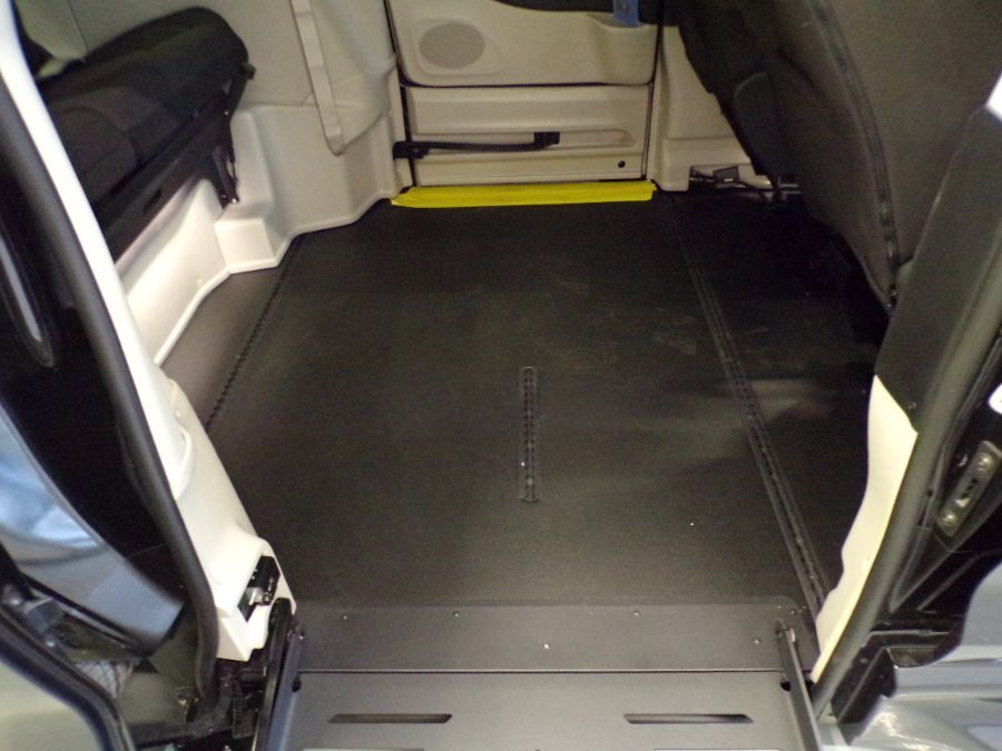 Black Chrysler Voyager image number 11