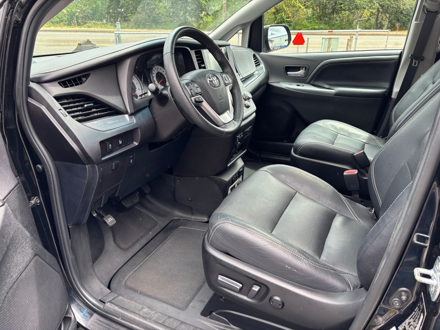 Used 2016 Toyota Sienna SE - BraunAbility Side Entry In Floor Automatic Ramp