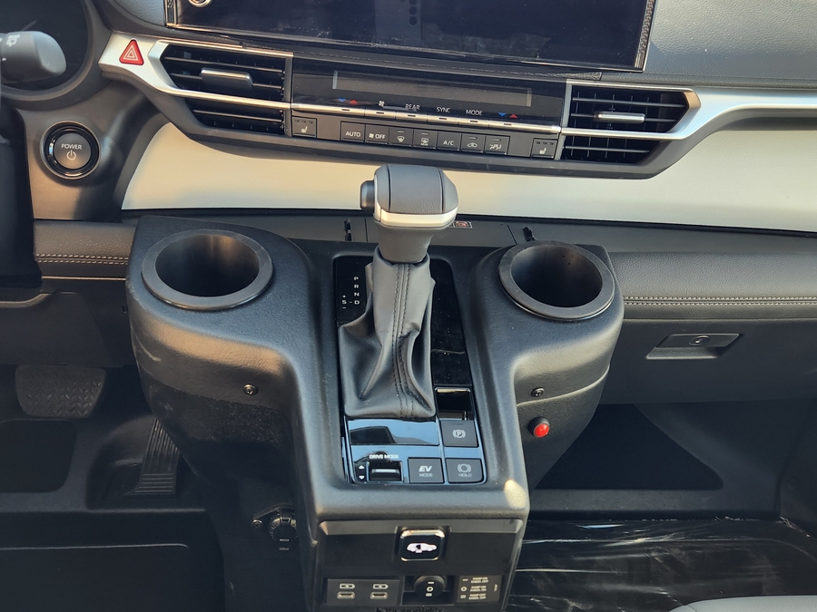 White Toyota Sienna image number 10