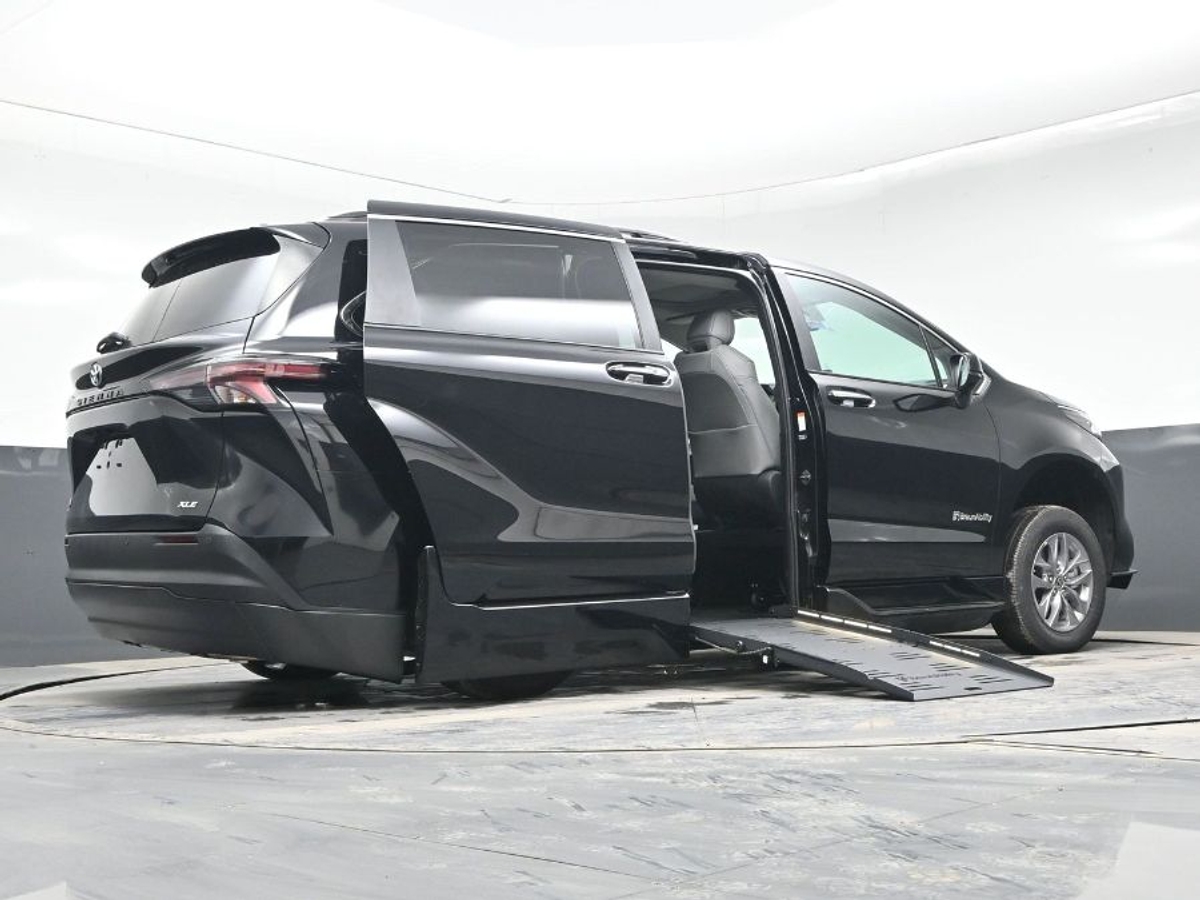2025 TOYOTA SIENNA - Image 22