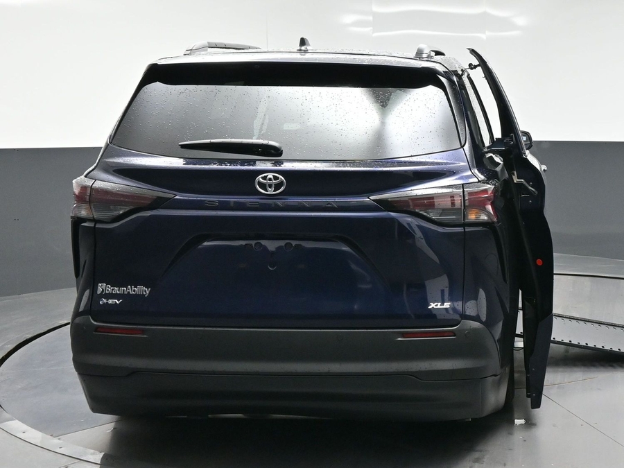 2026 Toyota Sienna XLE - Photo 14