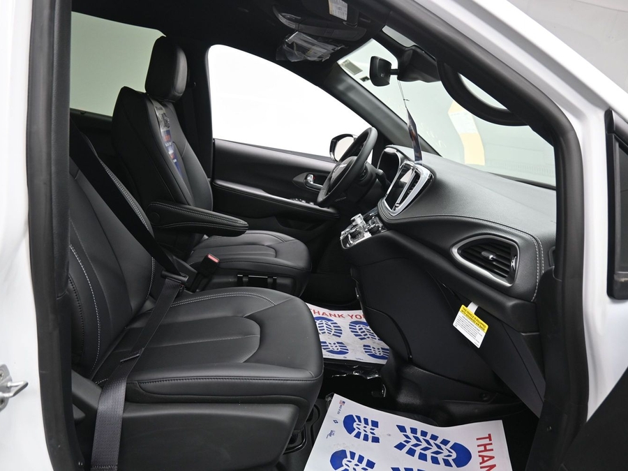New 2026 Chrysler Pacifica Select Sport - BraunAbility Side Entry Fold Out Automatic Ramp