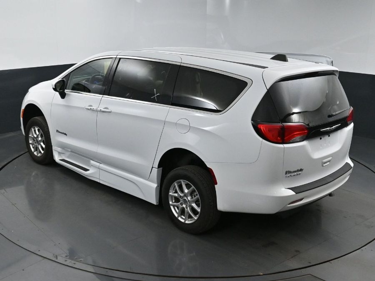 2023 CHRYSLER VOYAGER - Image 25