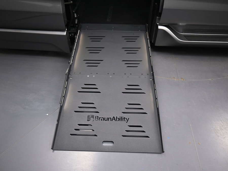 New 2026 Toyota Sienna Hybrid XLE Add - BraunAbility Side Entry Entry Fold Out Automatic Ramp