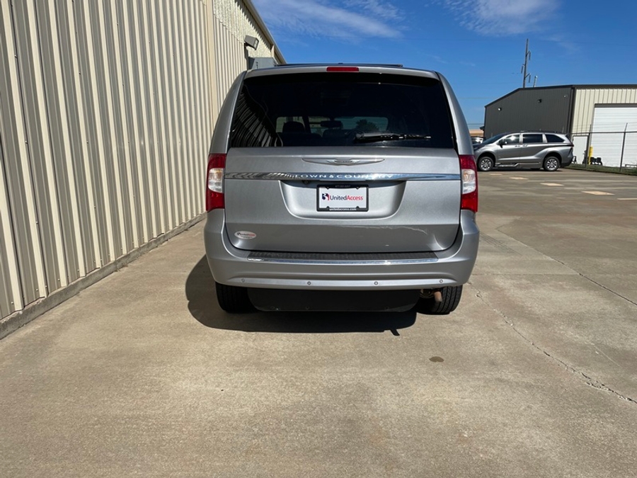 Used 2014 Chrysler Town & Country Touring - VMI Side Entry In Floor Automatic Ramp