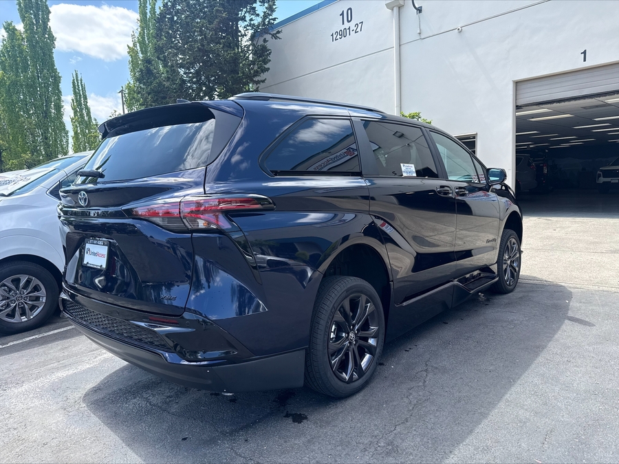 Used 2025 Toyota Sienna Hybrid XSE - BraunAbility Side Entry Entry Fold Out Automatic Ramp