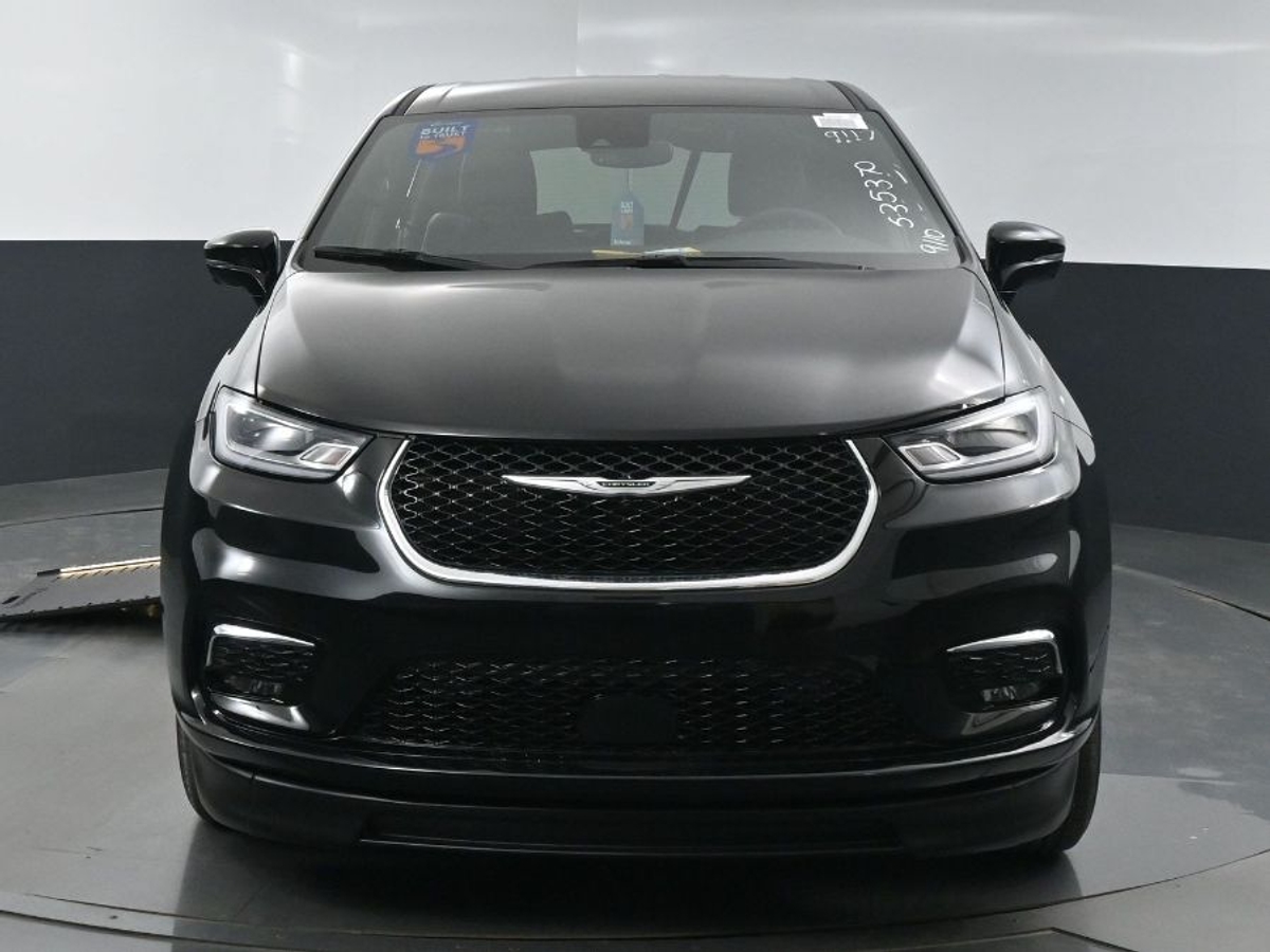 2025 Chrysler Pacifica photo 3