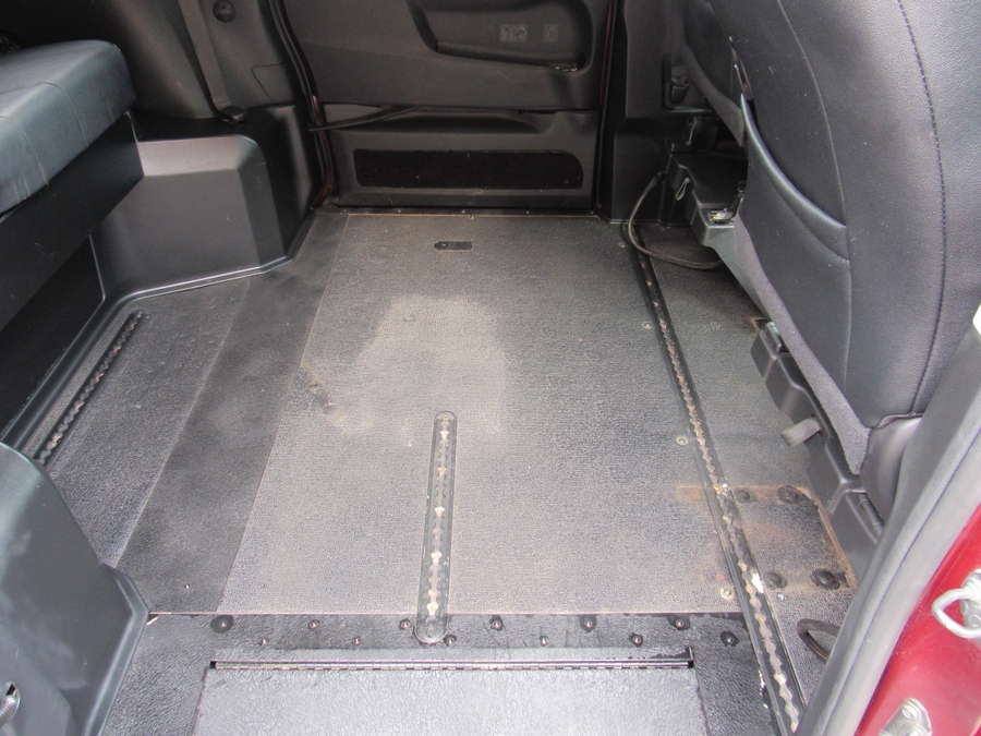 Salsa Red Pearl Toyota Sienna image number 10