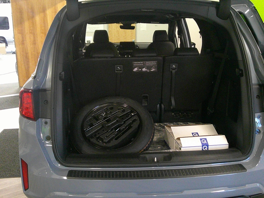 Grey Honda Odyssey image number 11