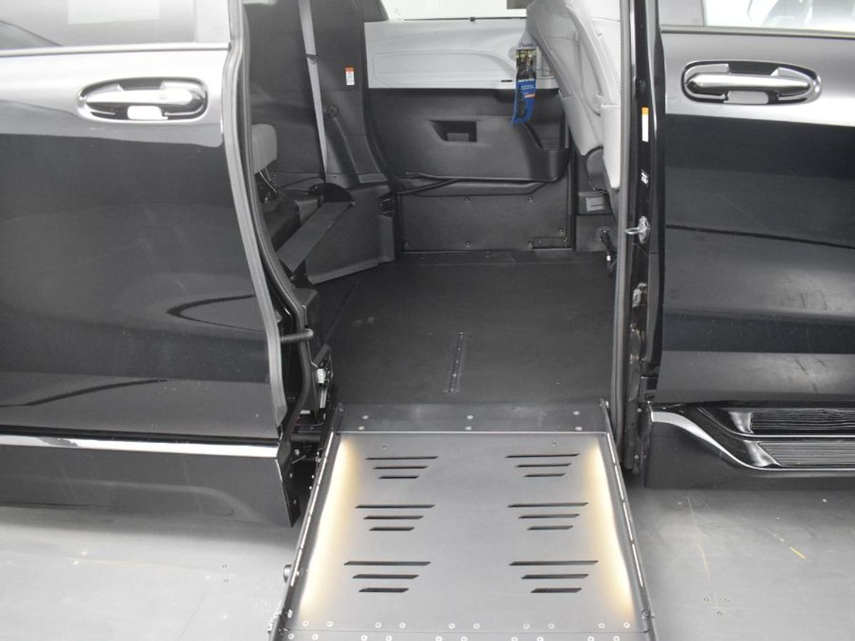 2025 TOYOTA SIENNA - Image 12