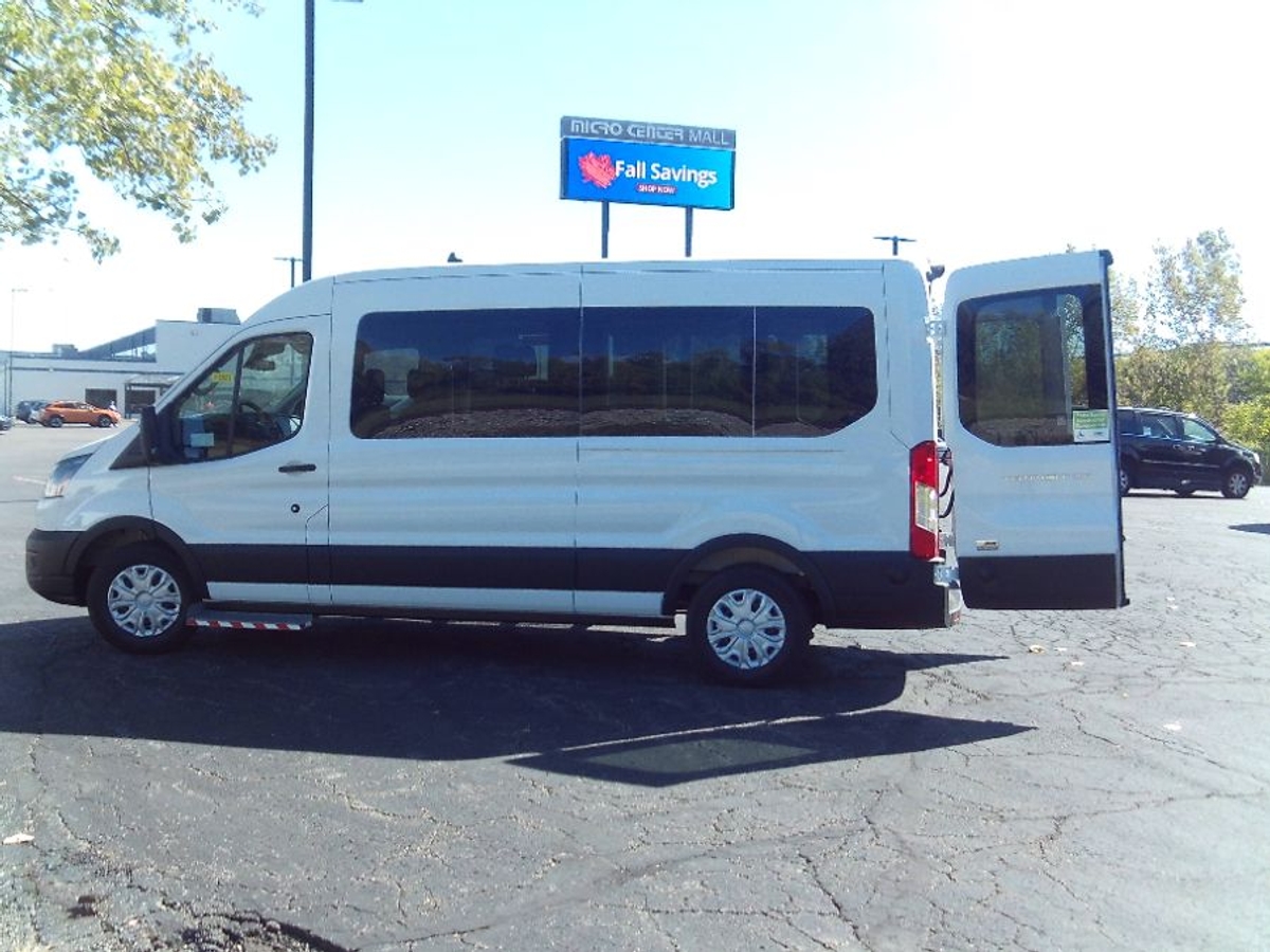 White Ford T350 image number 7