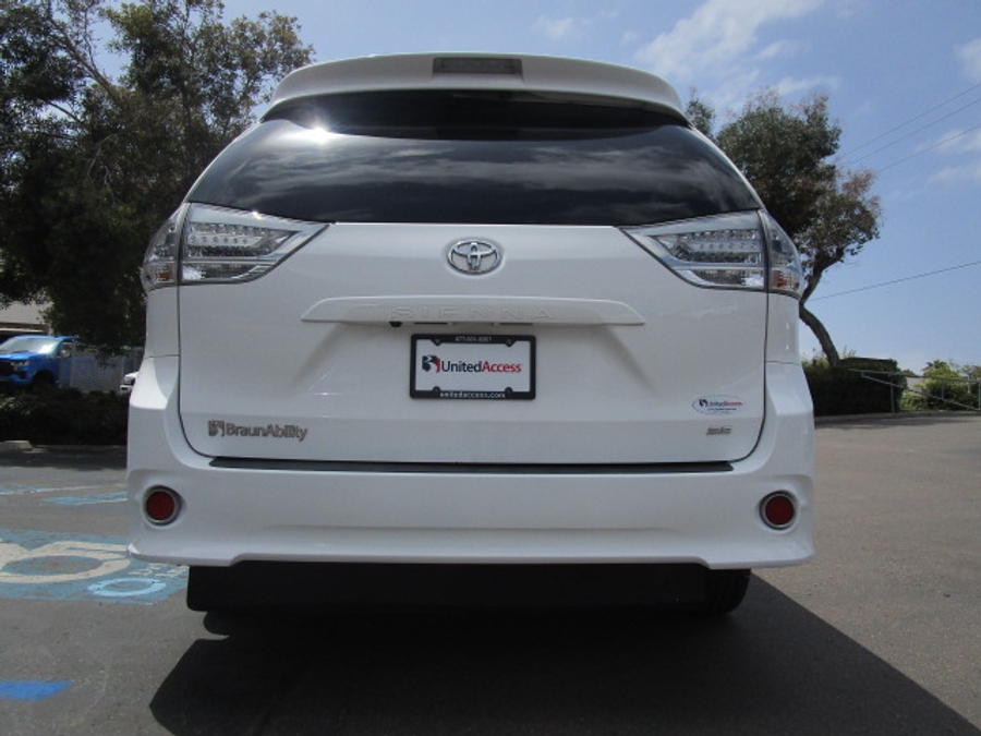 Used 2017 Toyota Sienna SE - BraunAbility Side Entry Entry In Floor Automatic Ramp