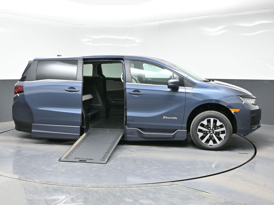 Blue Honda Odyssey image number 7