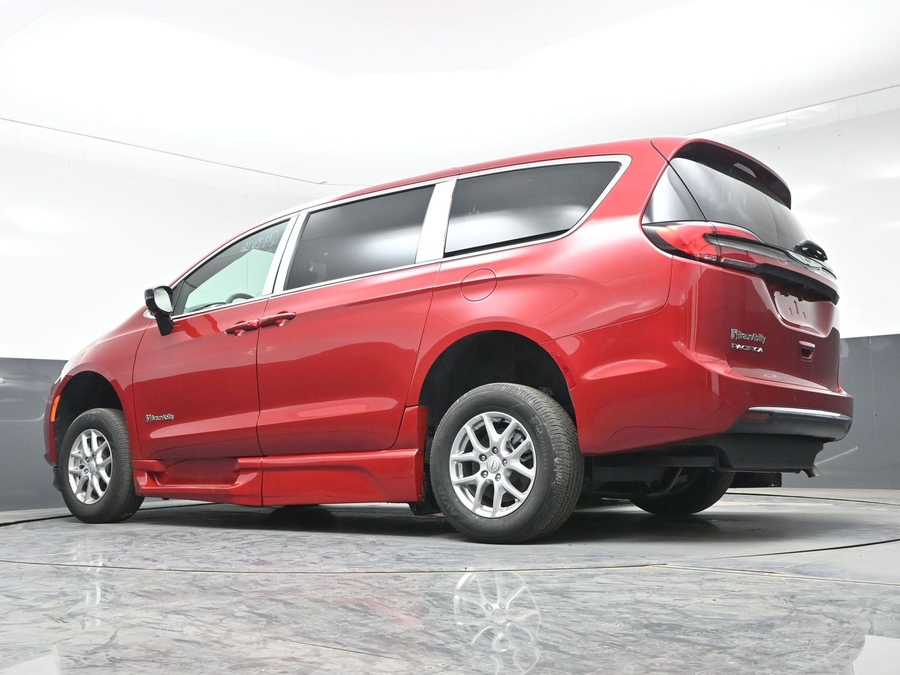 Red Chrysler Pacifica image number 17