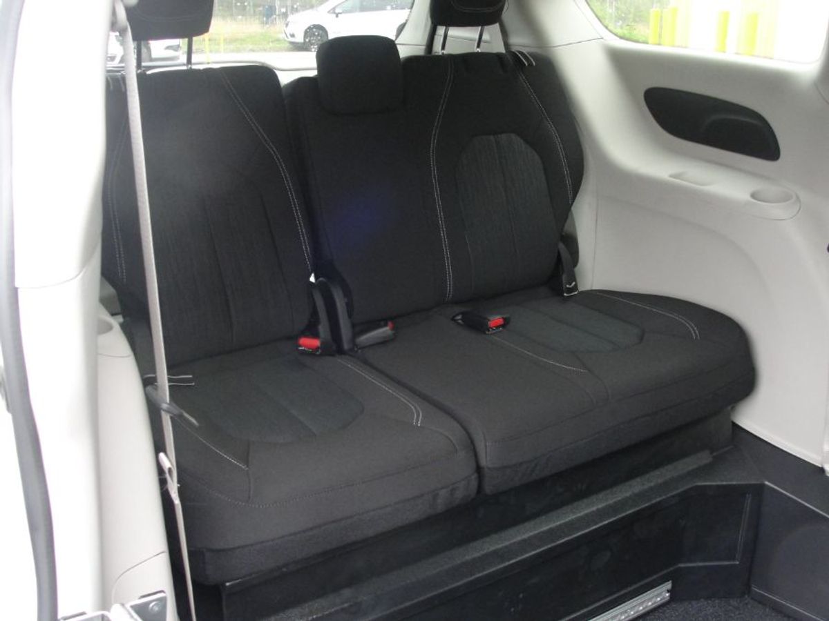 2024 CHRYSLER VOYAGER - Image 6