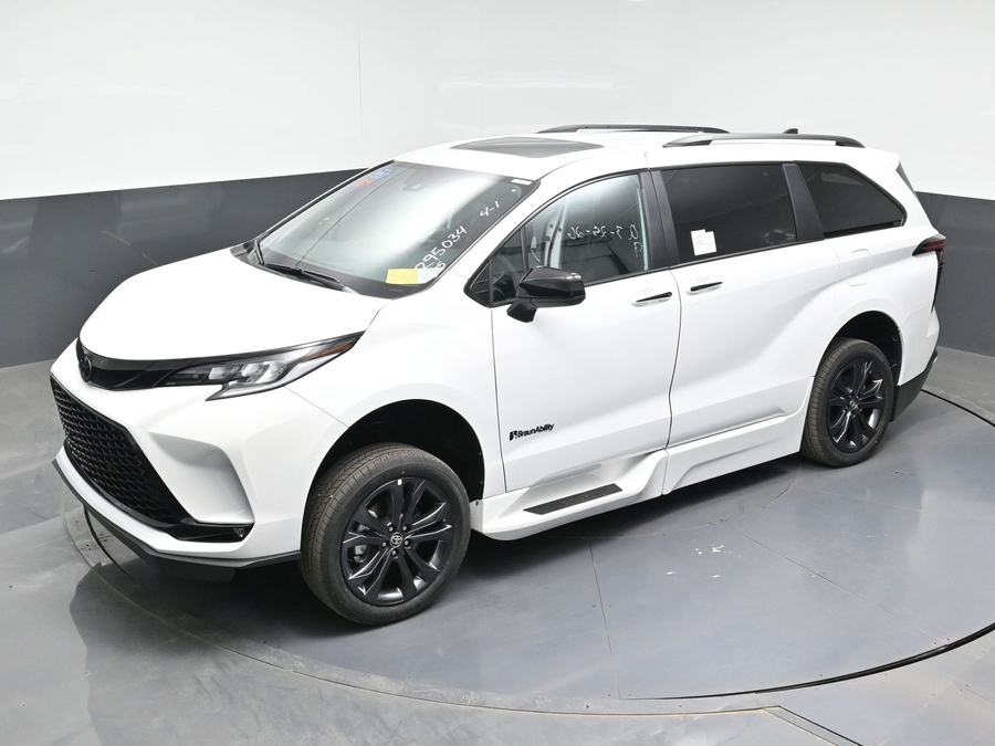 New 2026 Toyota Sienna Hybrid XSE Sport - BraunAbility Side Entry Entry Fold Out Automatic Ramp