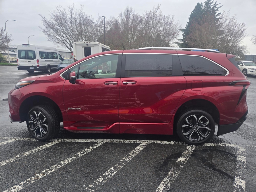 Used 2025 Toyota Sienna Hybrid Platinum - BraunAbility Side Entry Entry Fold Out Automatic Ramp