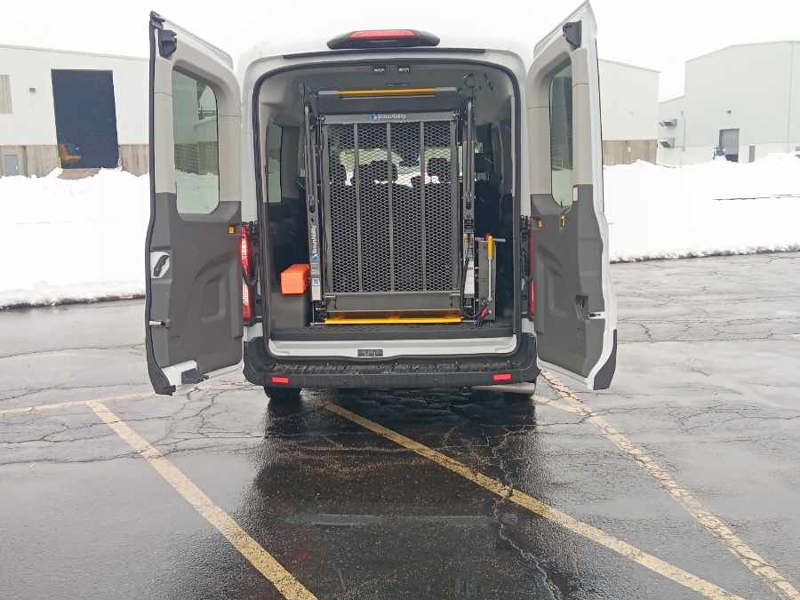White Ford T350 image number 23