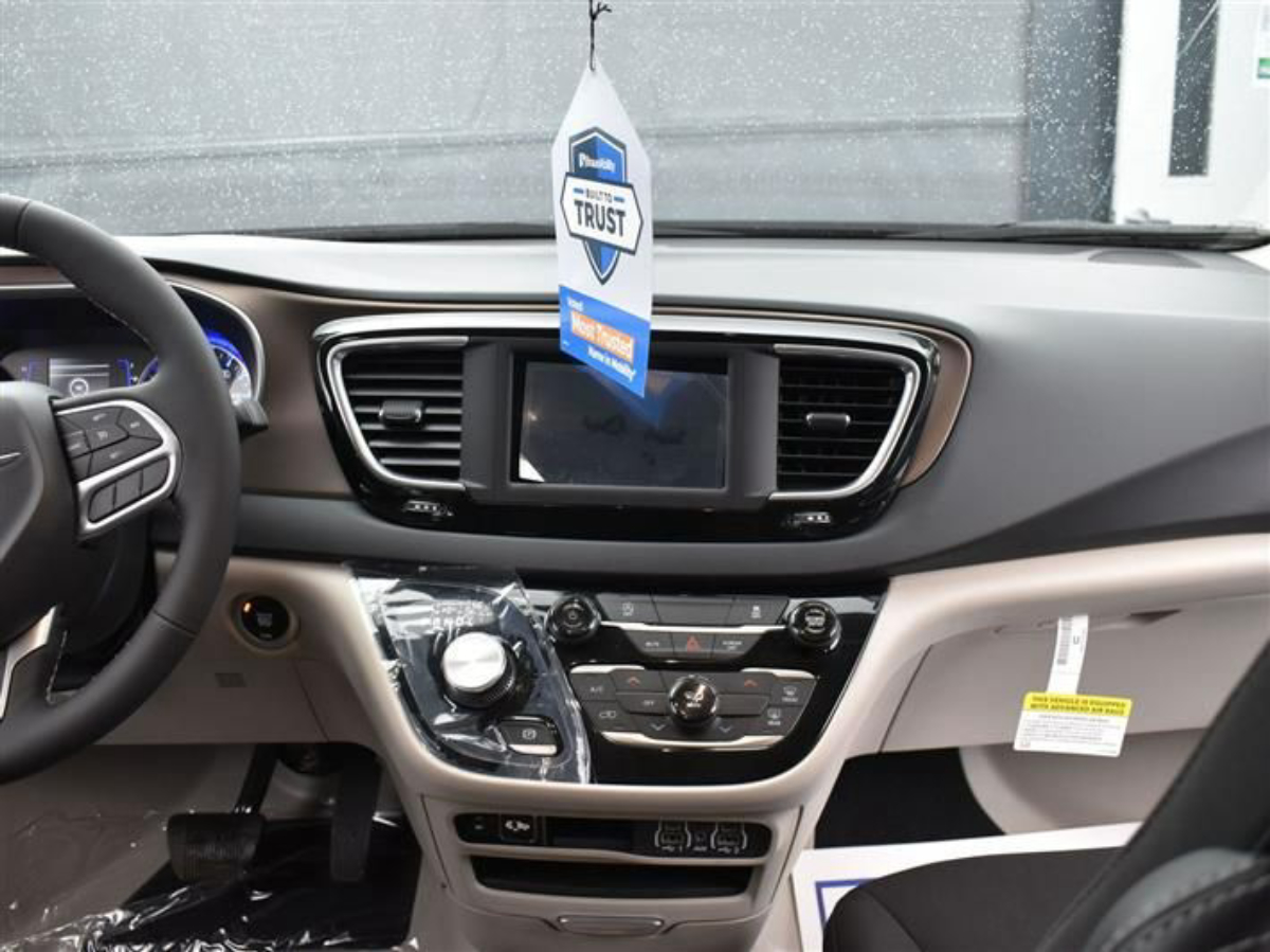 2023 CHRYSLER VOYAGER - Image 12