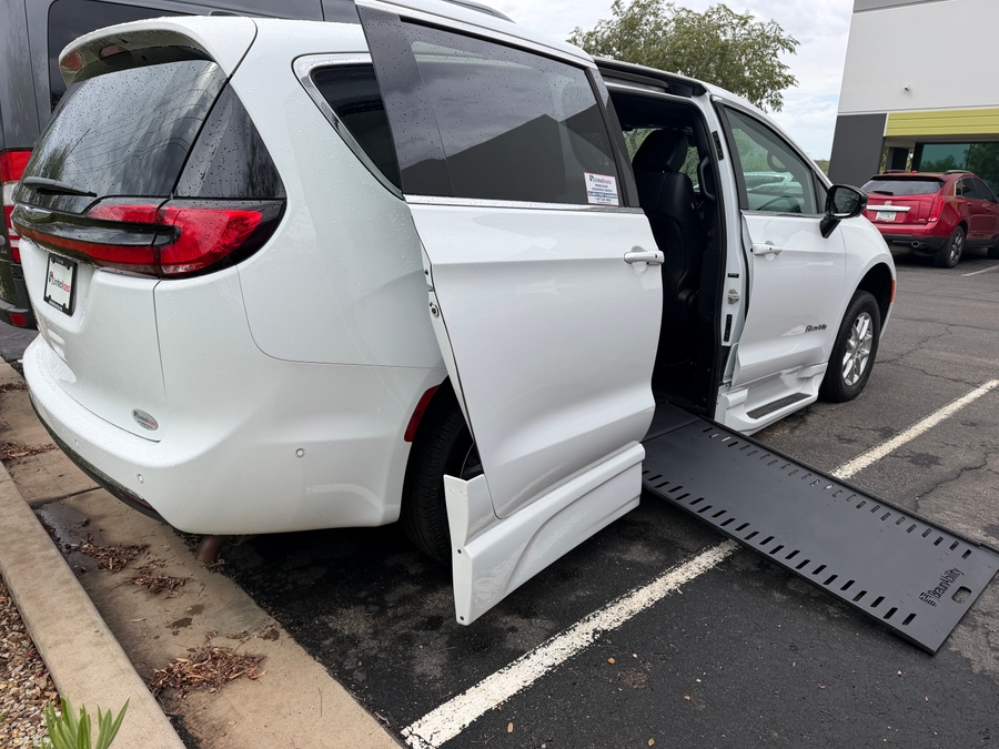 Used 2025 Chrysler Pacifica Select Safety - BraunAbility Side Entry In Floor Automatic Ramp