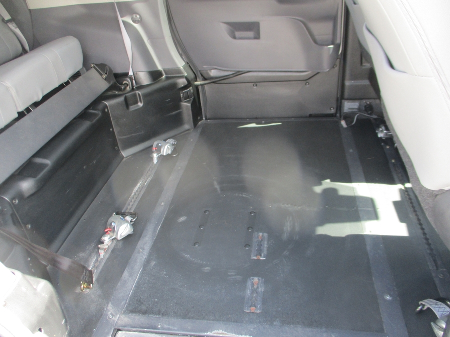White Toyota Sienna image number 10