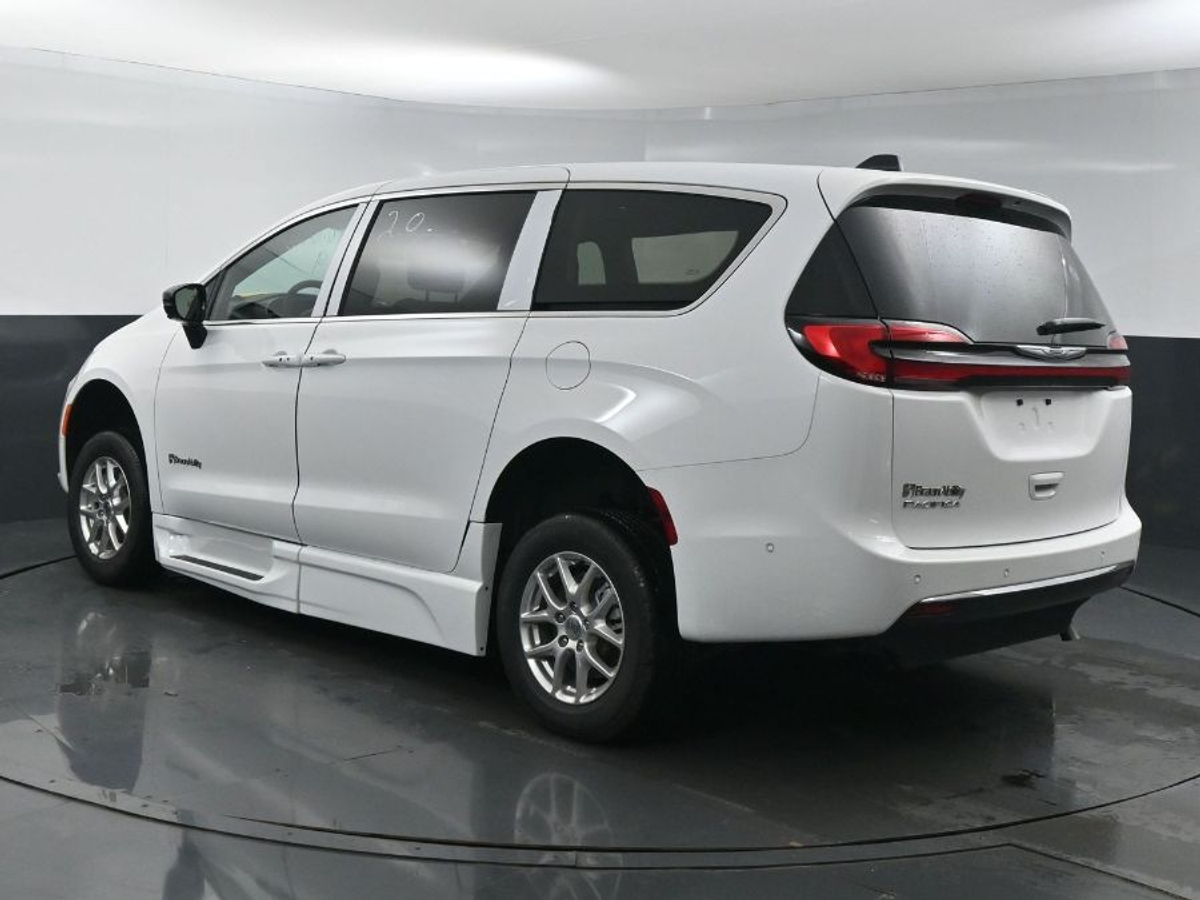 2025 CHRYSLER PACIFICA - Image 3