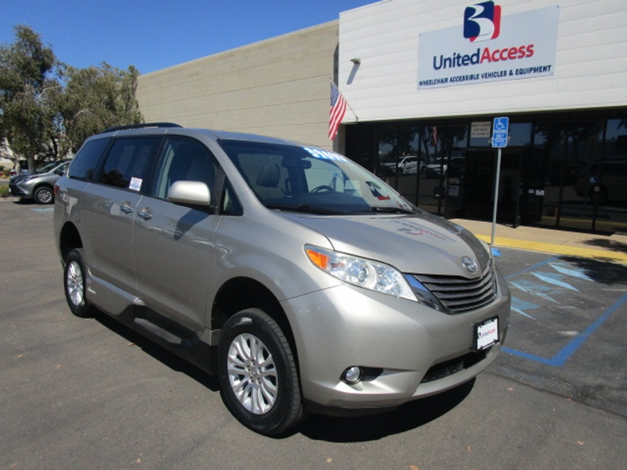 Used 2015 Toyota Sienna XLE - VMI Side Entry Entry In Floor Automatic Ramp
