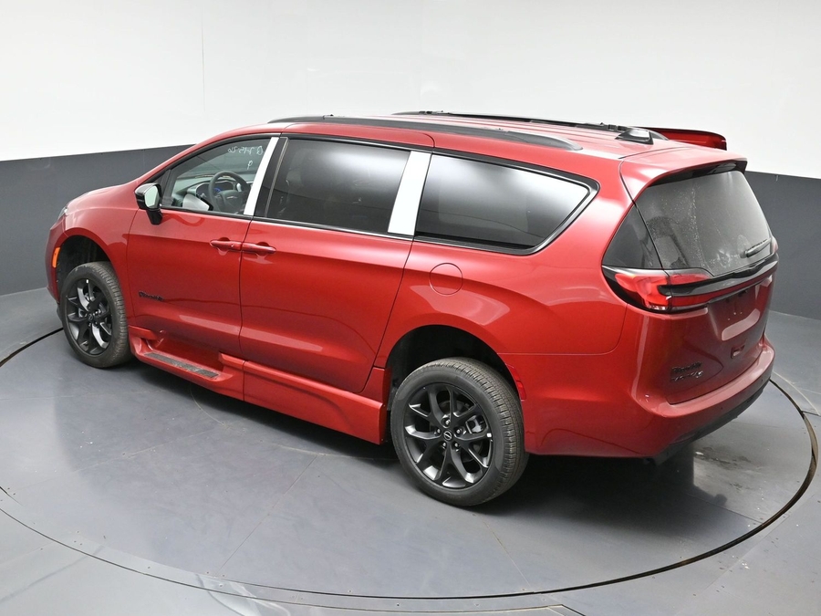 New 2026 Chrysler Pacifica Select Sport - BraunAbility Side Entry In Floor Automatic Ramp