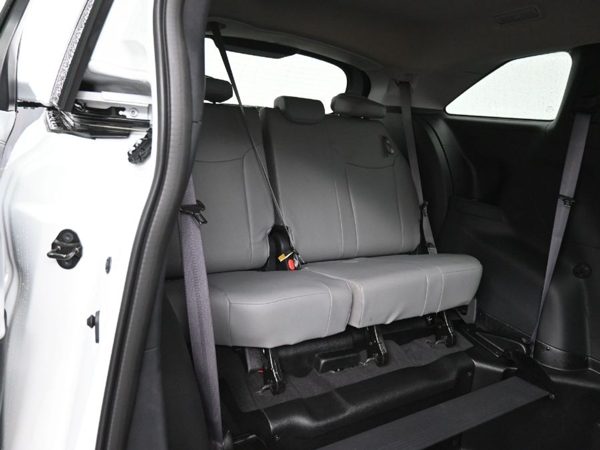 2025 TOYOTA SIENNA - Image 9