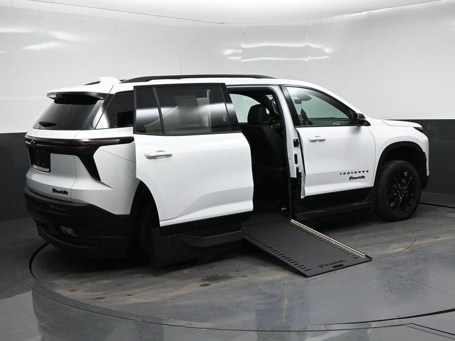 New 2026 Chevrolet Traverse 1LT Midnight - BraunAbility Side Entry In Floor Automatic Ramp