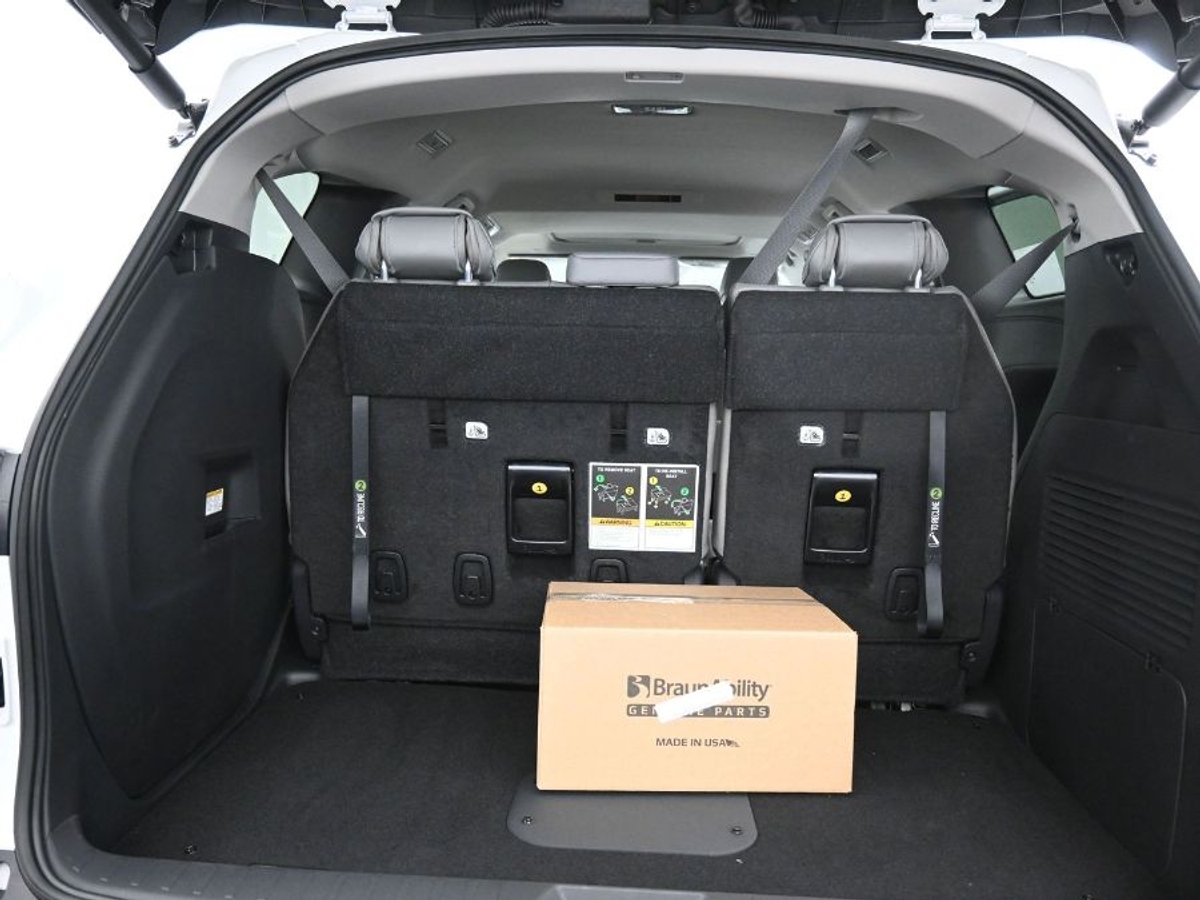 2025 TOYOTA SIENNA - Image 14