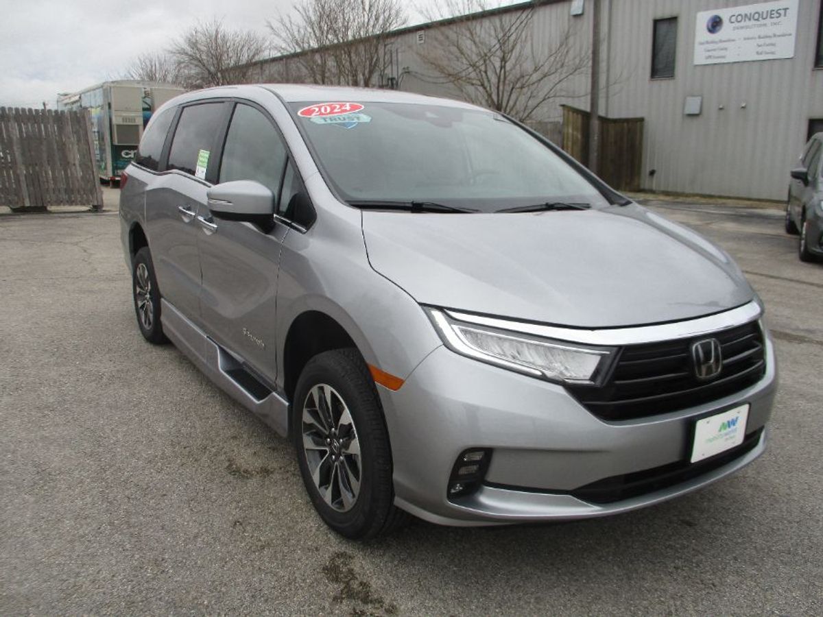 Silver Honda Odyssey image number 2