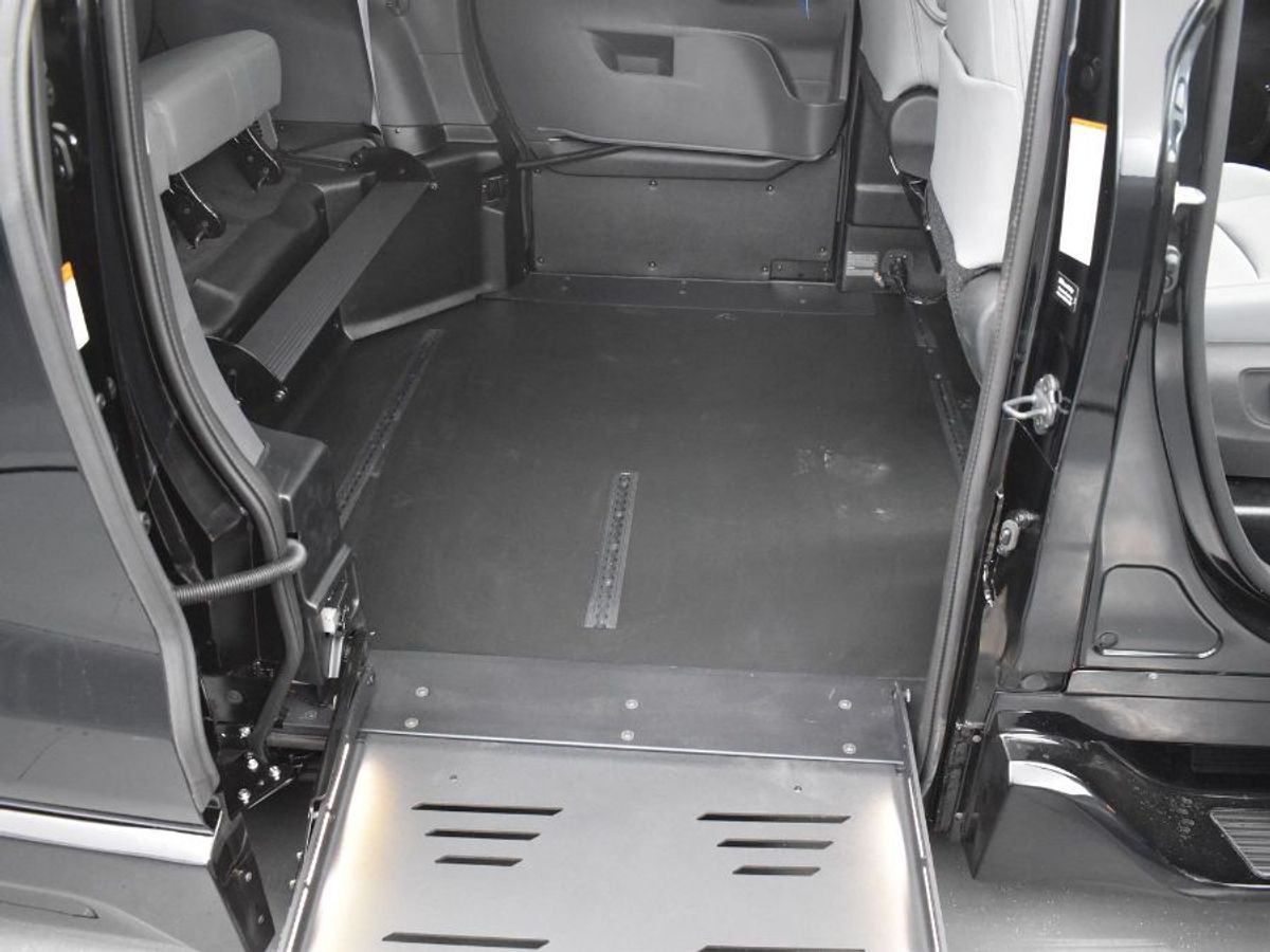 Black Toyota Sienna image number 3