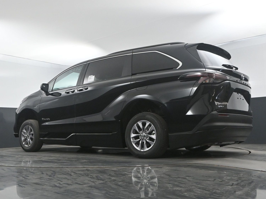 New 2025 Toyota Sienna Hybrid XLE Plus - BraunAbility Side Entry Entry Fold Out Automatic Ramp