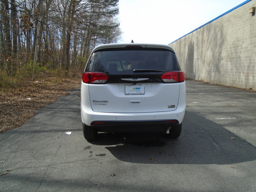 White Chrysler Voyager image number 11