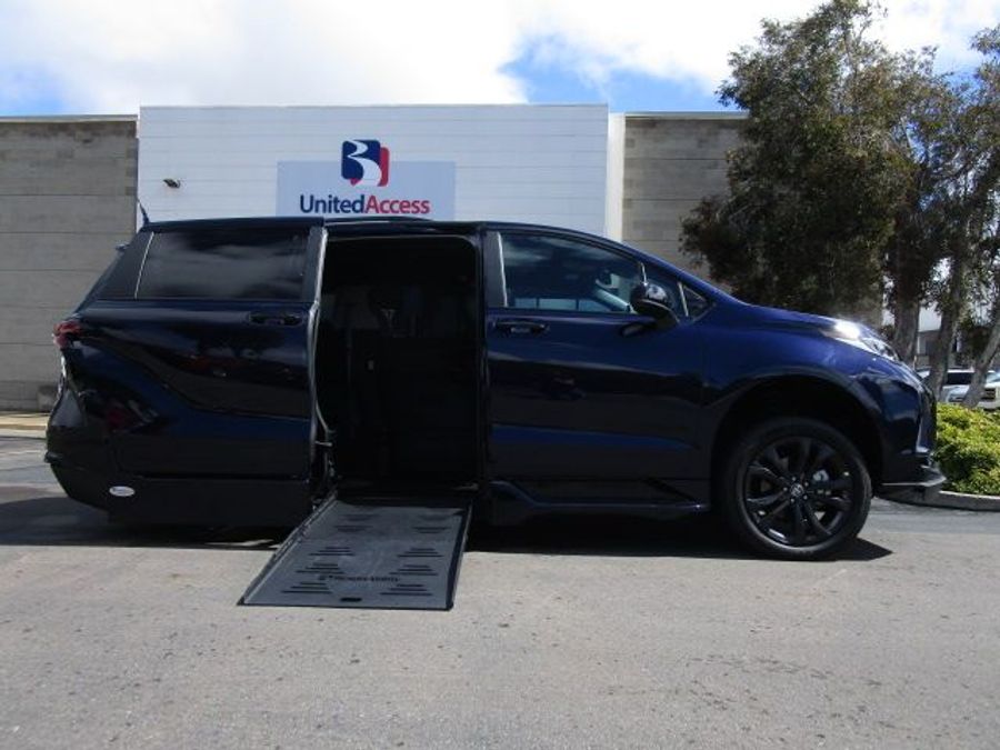 New 2025 Toyota Sienna Hybrid XSE Sport - BraunAbility Side Entry Entry Fold Out Automatic Ramp