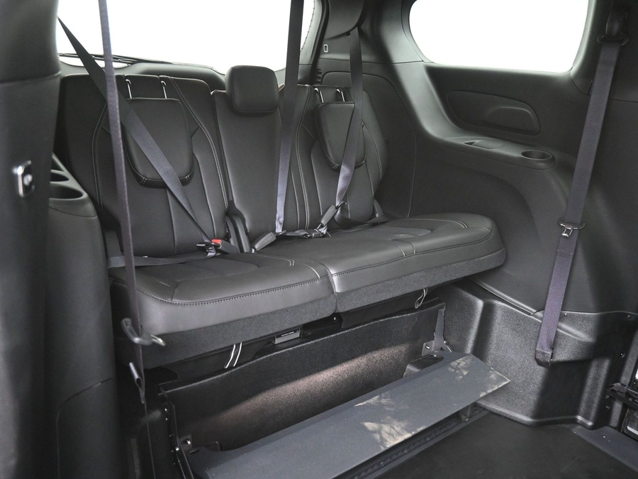 Black Chrysler Pacifica image number 10