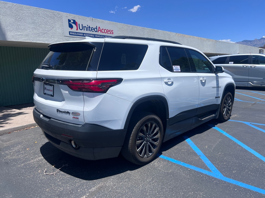 Used 2023 Chevrolet Traverse 2LT - BraunAbility Side Entry In Floor Automatic Ramp