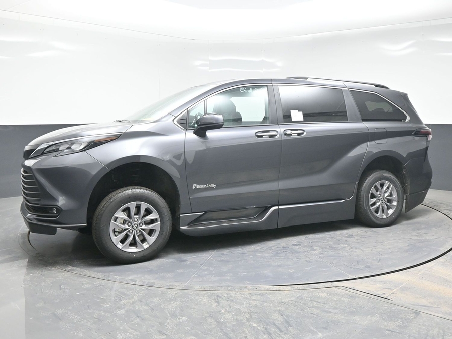 New 2025 Toyota Sienna Hybrid XLE Plus - BraunAbility Side Entry Entry In Floor Automatic Ramp