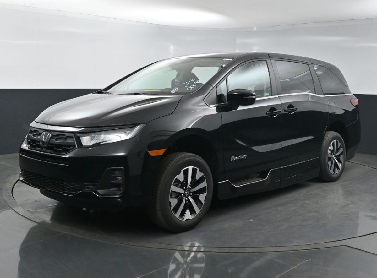 Black Honda Odyssey image number 1
